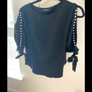 🤍🖤 black blouse with pearl sleeve